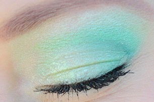 Groen gele make up look afbeelding 1