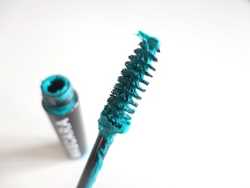 Turquoise mascara