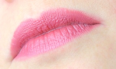Essence roze lipstick afbeelding 3