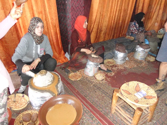 Argan olie makingsproces in Marrakech