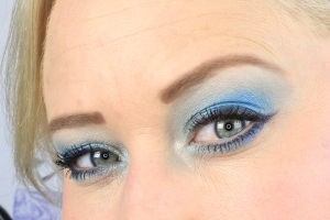 Blauwe oogschaduw, dé make-up trend voor dit seizoen!